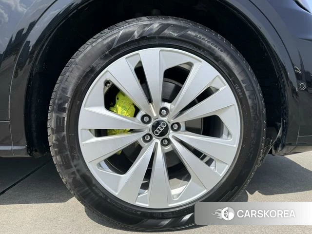 Audi Q5L id 4235009 из Китая 19
