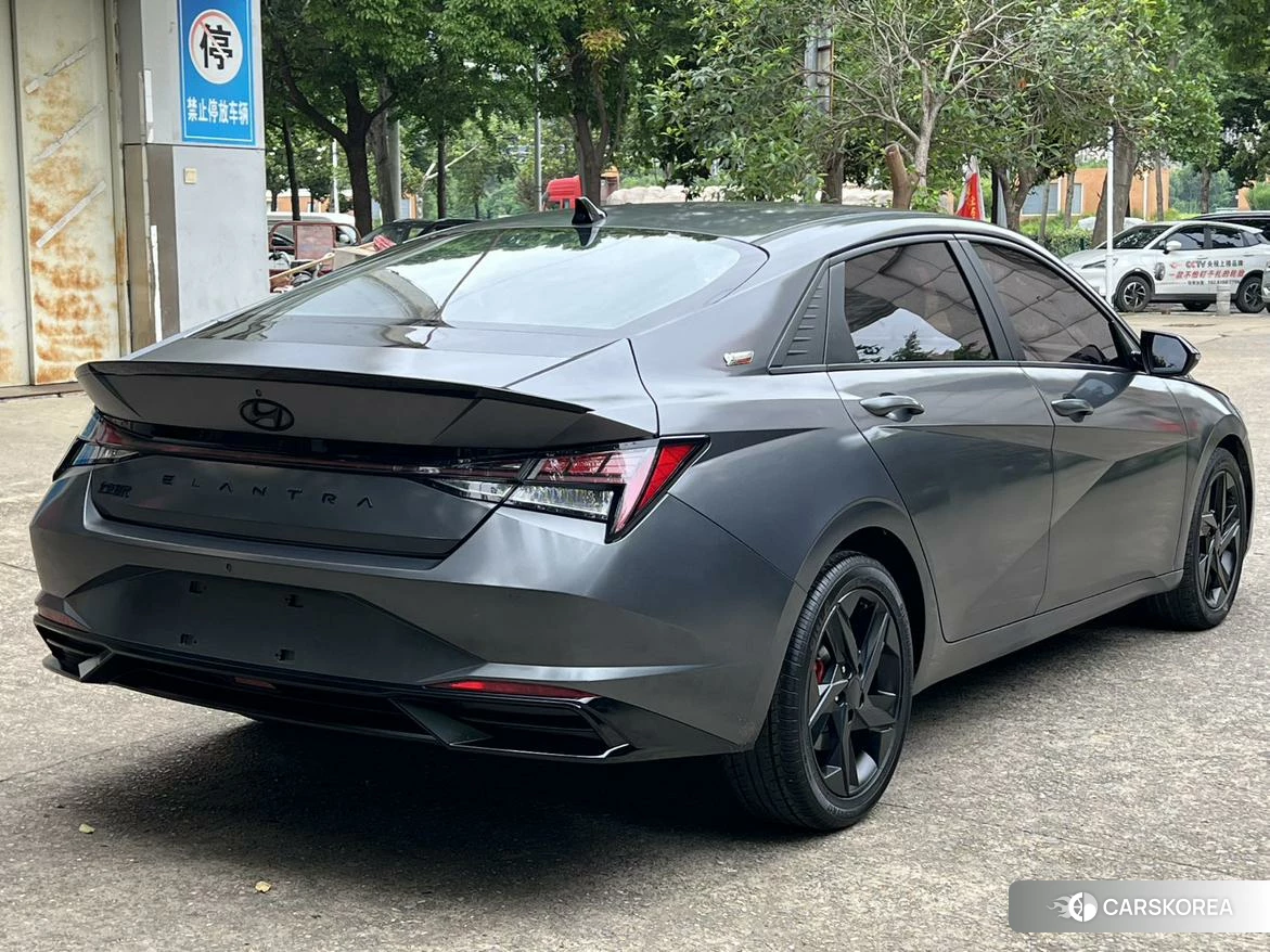 Hyundai Elantra 2022 Серебристо-серый из Китая, фото 6