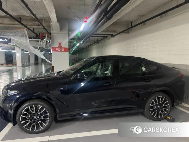 BMW X6 (G06) 2026 Черный из Кореи, фото 4