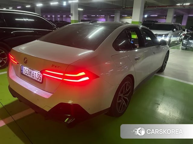 BMW 5 Series (G60) 2024 Белый из Кореи, фото 6