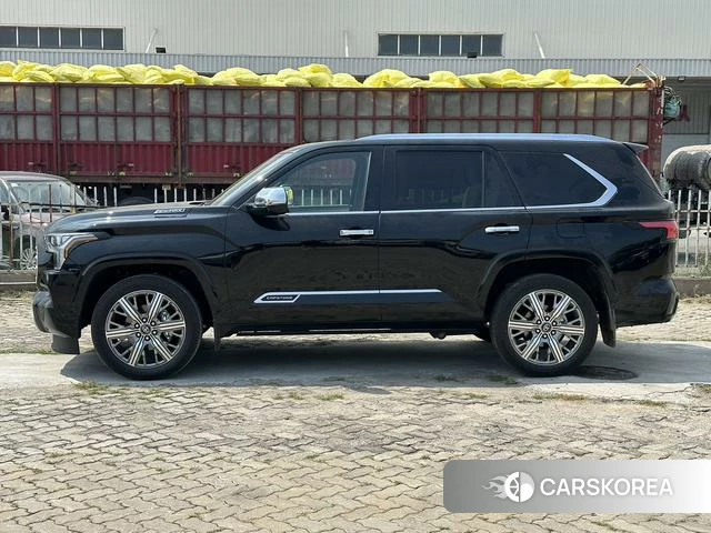 Toyota Sequoia 2025 Черный из Китая, фото 4
