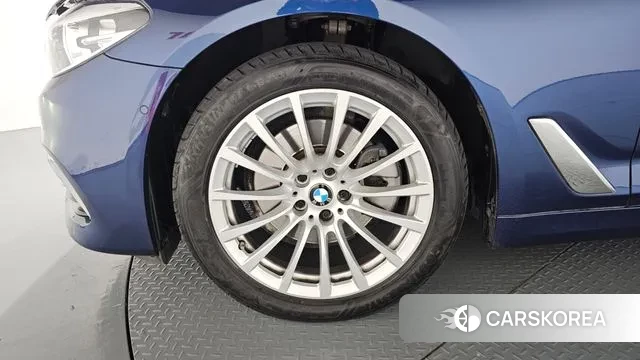 BMW 5 Series (G30) id 3356524 из Кореи 14