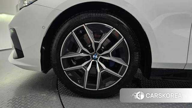 BMW 5 Series (G60) id 4455984 из Кореи 26