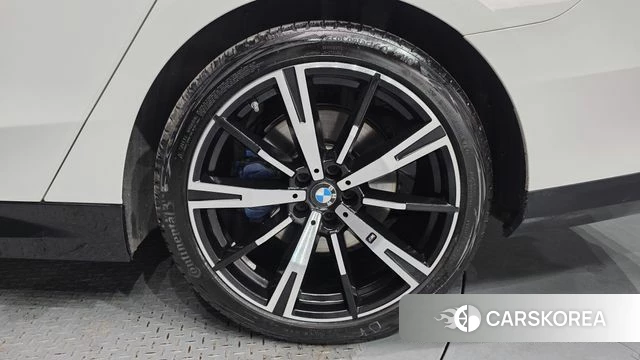 BMW 5 Series (G60) id 3963377 из Кореи 14