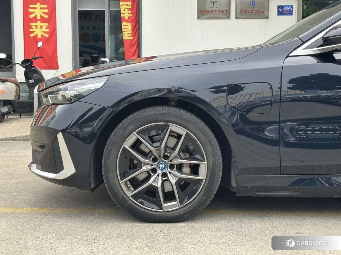 BMW i5 id 4419221 из Китая 8