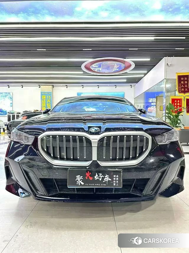BMW 5 series 2025 Черный из Китая, фото 4