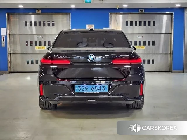 BMW i7 (G70) id 3452478 из Кореи 14