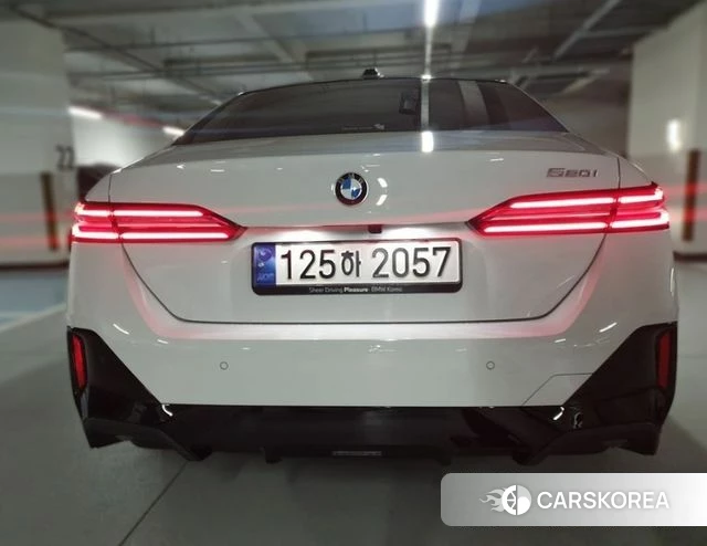 BMW 5 Series (G60) 2024 Белый из Кореи, фото 4