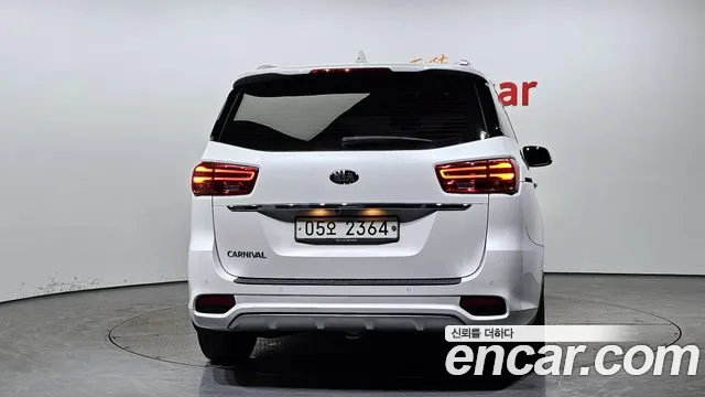 Kia The New Carnival id 2402032 из Кореи 14