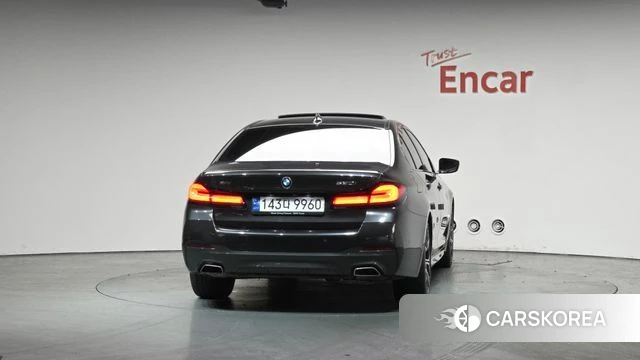 BMW 5 Series (G30) id 3841831 из Кореи 14