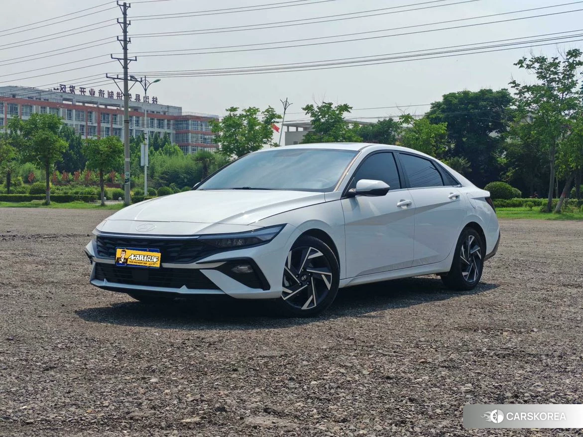 Hyundai Elantra 2023 Белый из Китая, фото 4