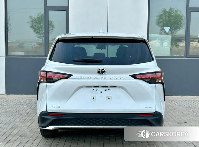 Toyota Grevia 2026 Белый из Китая, фото 4
