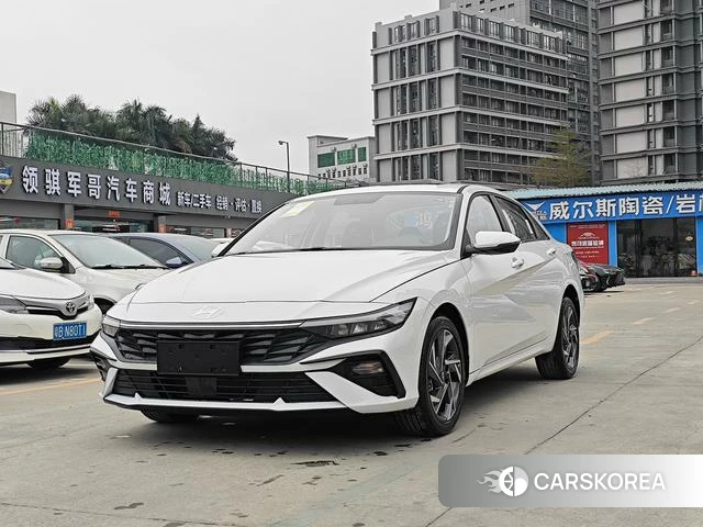 Hyundai Elantra 2026 Белый из Китая, фото 4