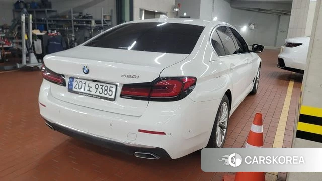 BMW 5 Series (G30) 2023 Белый из Кореи, фото 4