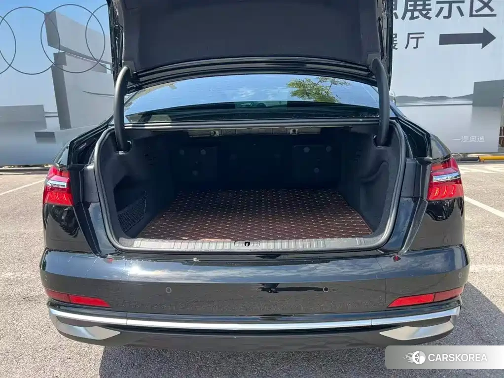 Audi A6L id 4607048 из Китая 8
