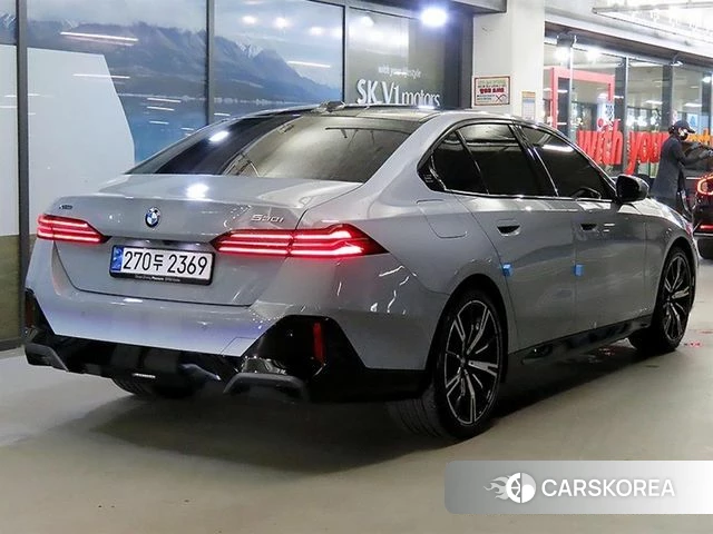 BMW 5 Series (G60) 2025 Серебристо-серый из Кореи, фото 4