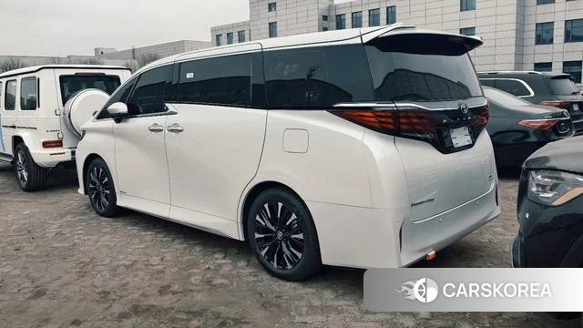 Toyota Elfa 2026 Белый из Китая, фото 4