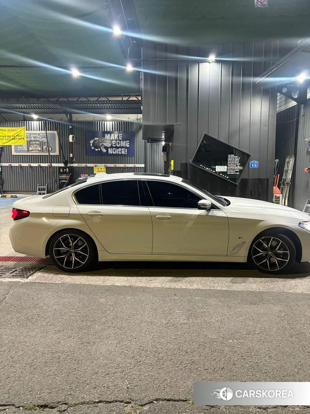 BMW 5 Series (G30) 2022 Белый из Кореи, фото 4