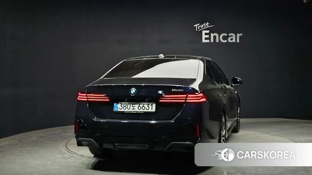 BMW 5 Series (G60) id 4291744 из Кореи 26