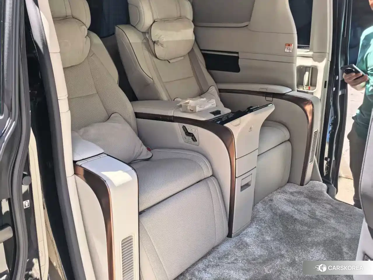 Lexus LM id 4599595 из Китая 13