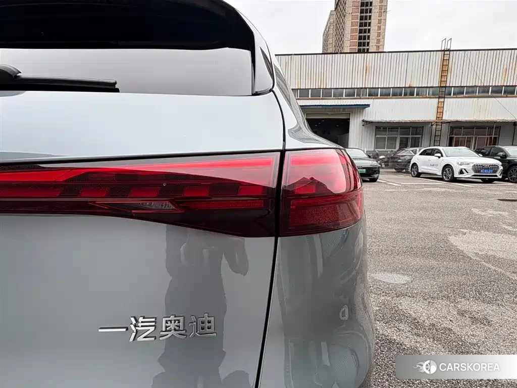 Audi Q5L id 4600398 из Китая 18
