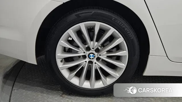 BMW 5 Series (G30) id 3598276 из Кореи 14