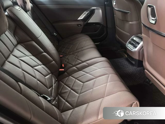 BMW 7 series 2024 Черный из Китая, фото 5