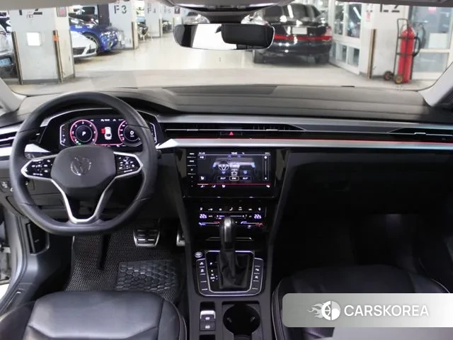 Volkswagen Arteon 2023 Серебристо-серый из Кореи, фото 4