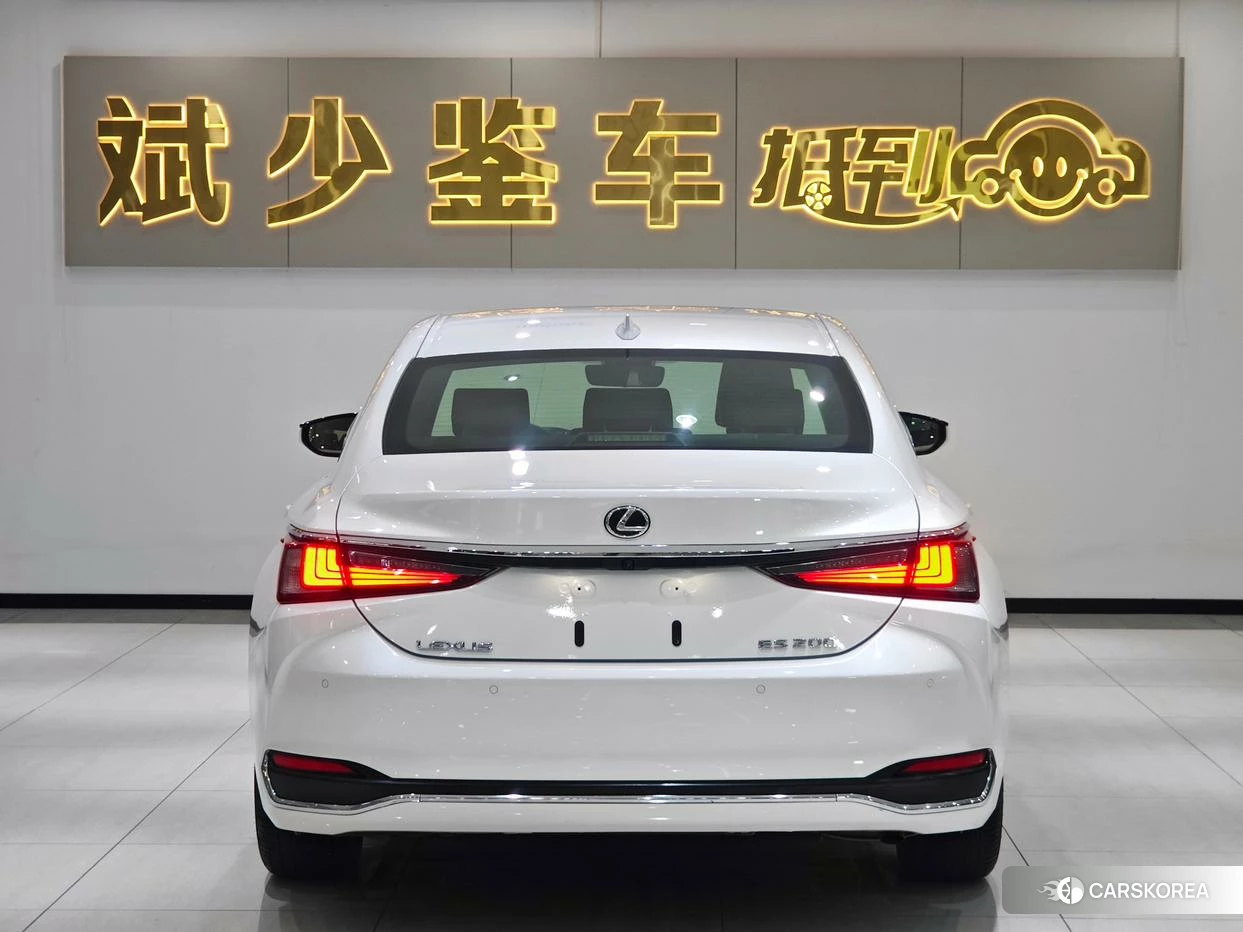 Lexus ES 2022 Белый из Китая, фото 5