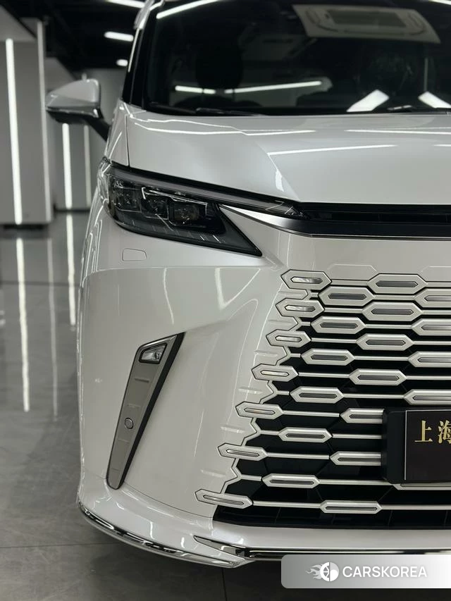 Lexus LM 2025 Белый из Китая, фото 4