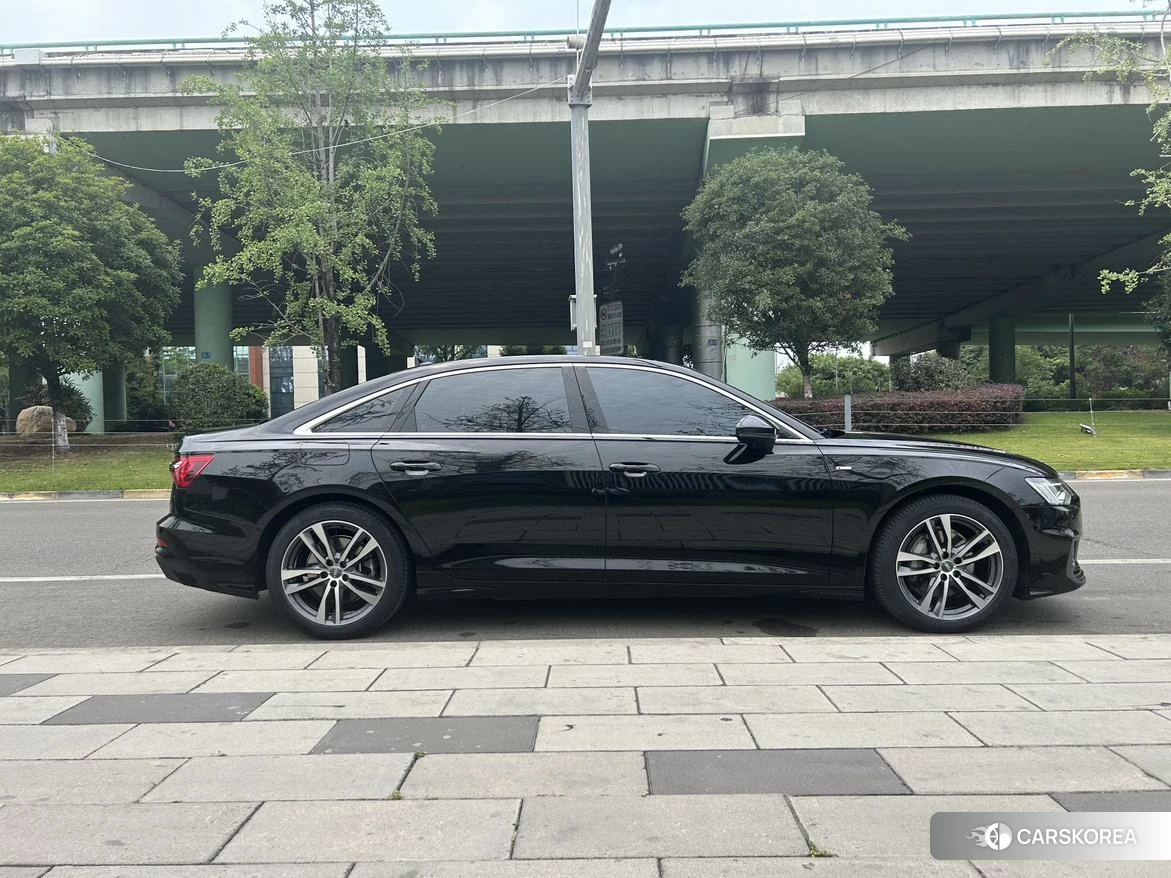 Audi A6L id 4426898 из Китая 10