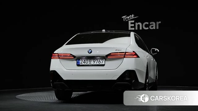 BMW 5 Series (G60) id 3902980 из Кореи 14