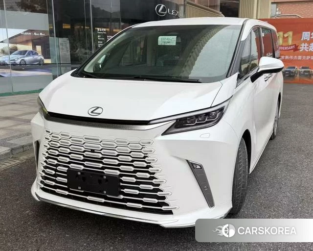 Lexus LM id 4275186 из Китая 10