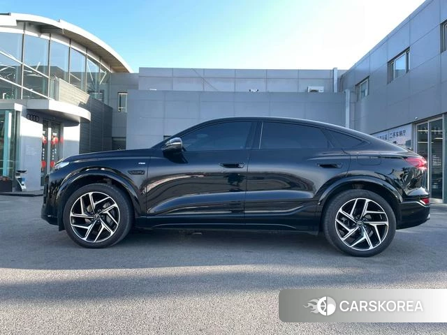 Audi Q6L e-tron 2025 Черный из Китая, фото 5