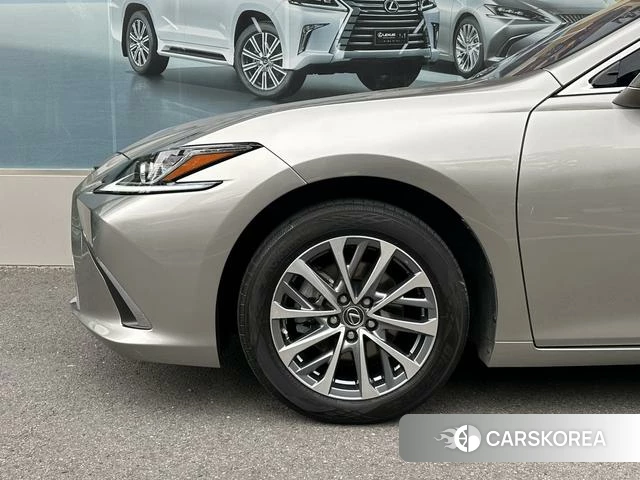 Lexus ES 2024 Серебристо-серый из Китая, фото 6