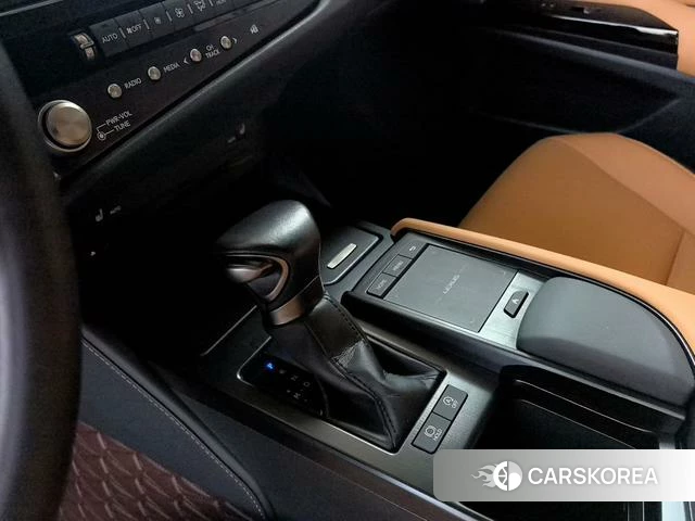 Lexus ES 2022 Серебристо-серый из Китая, фото 4