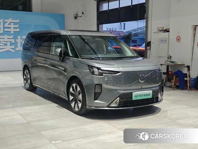 Volvo EM90 2024 Темно-серый из Китая, фото 4