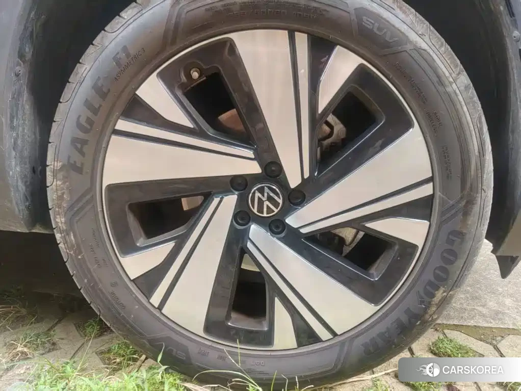 Volkswagen Touareg 2024 Черный из Китая, фото 4