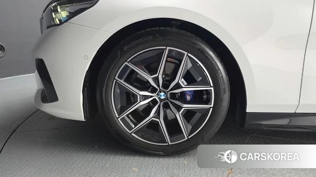 BMW 5 Series (G60) id 4578894 из Кореи 27