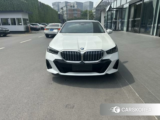 BMW 5 series 2025 Белый из Китая, фото 4