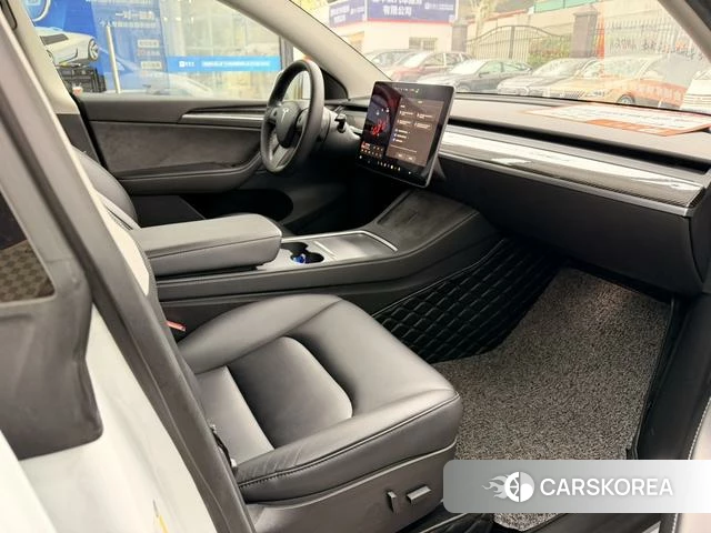 Tesla Model Y 2022 Белый из Китая, фото 5