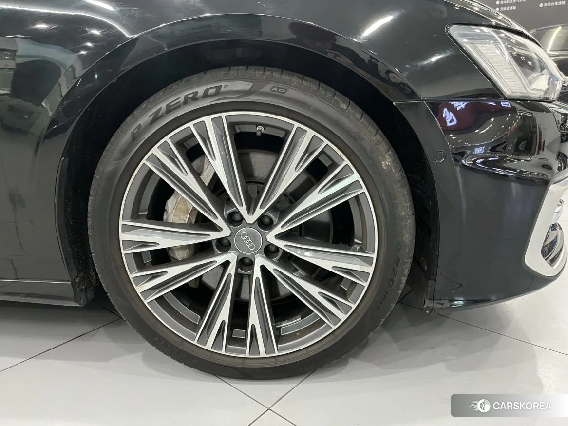 Audi A6L id 4405820 из Китая 10