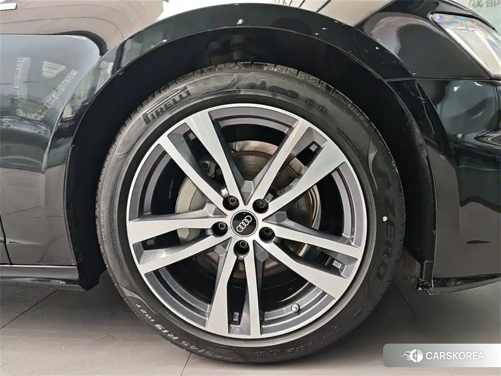 Audi A6L id 4606882 из Китая 9