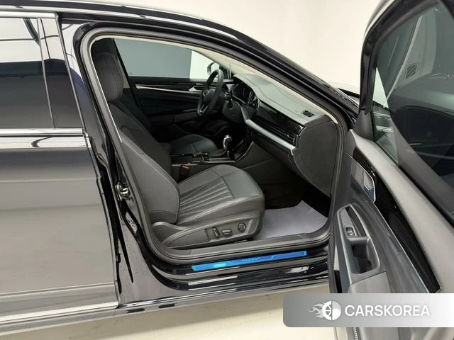 Volkswagen Passat id 4321091 из Китая 11