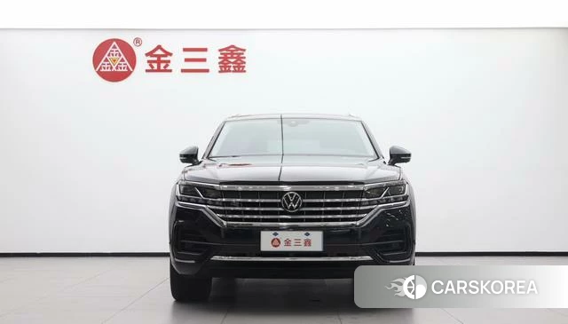 Volkswagen Touareg 2024 Черный из Китая, фото 4