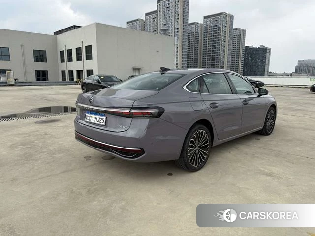 Volkswagen Passat id 4275709 из Китая 12