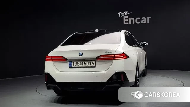 BMW 5 Series (G60) id 2889114 из Кореи 14