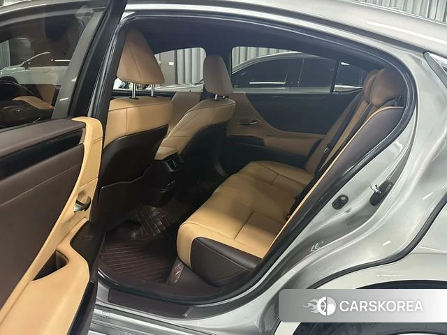 Lexus ES 2021 Серебристо-серый из Китая, фото 6