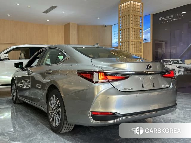 Lexus ES id 4254622 из Китая 13
