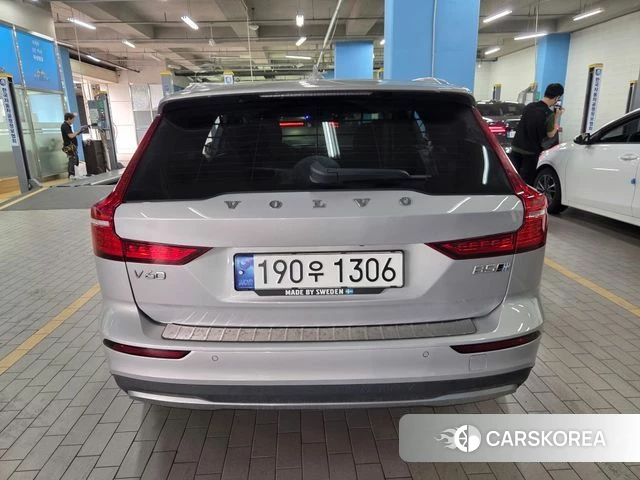 Volvo V60 Cross-Country 2nd Generation 2022 Серебристо-серый из Кореи, фото 4